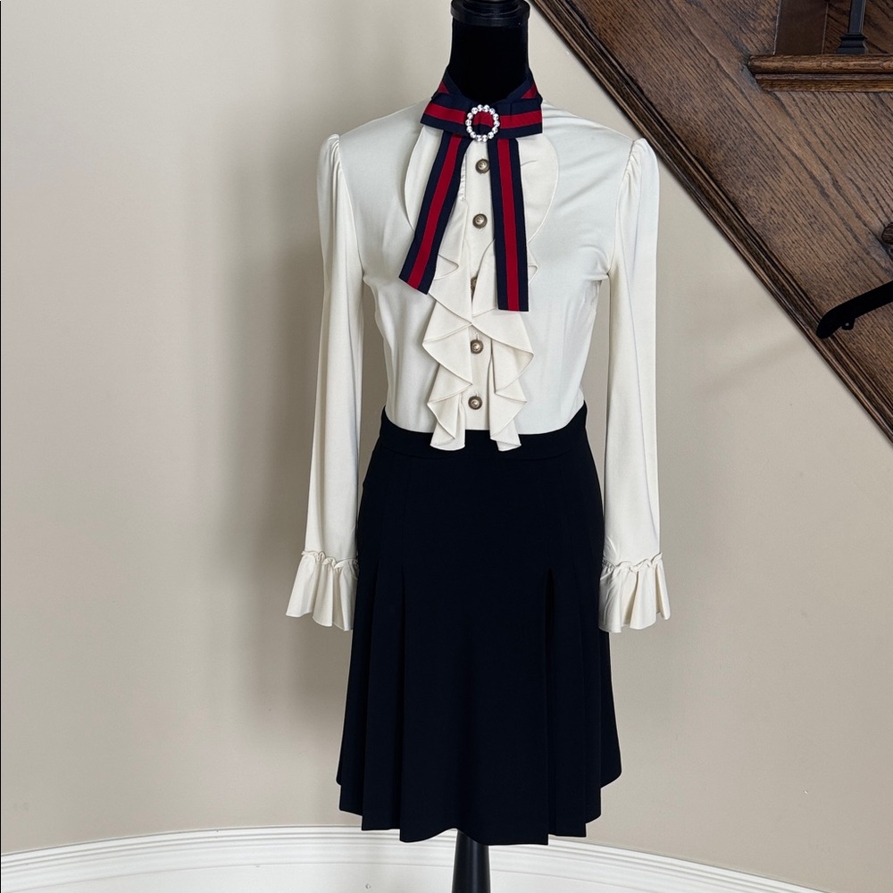 Gucci classic ivory black bow ruffle dress pleated crystal broach sz small s